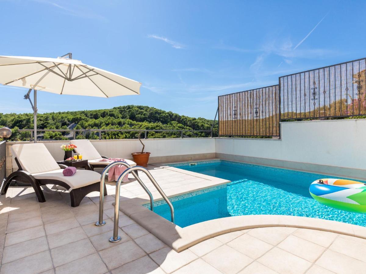 Luxurious Villa In Selca With Pool Eksteriør billede